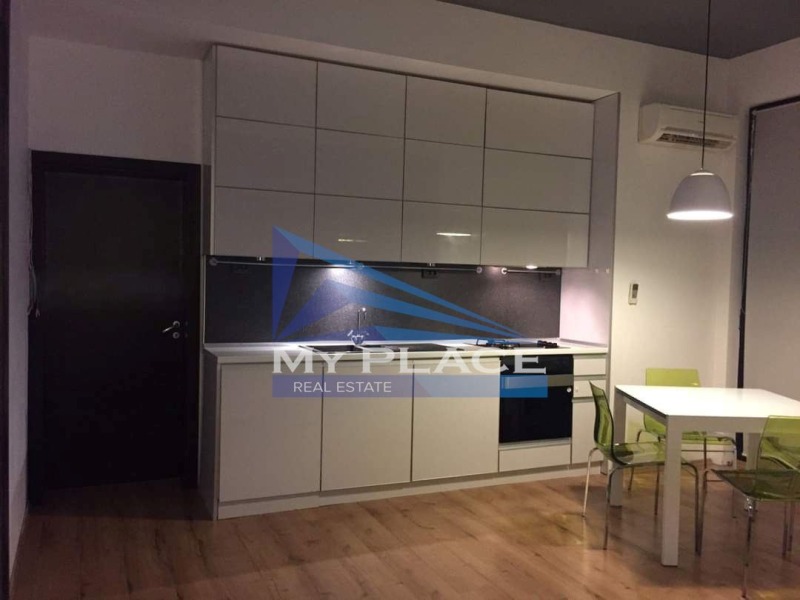 Te huur  1 slaapkamer Sjumen , Tombul dzjamija , 65 m² | 43393805